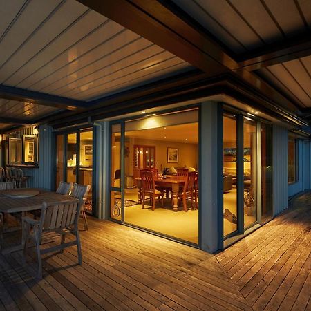 Akaroa Holiday Home Spacious And Quite With Stunning Harbour Views And Close To Town Exterior foto
