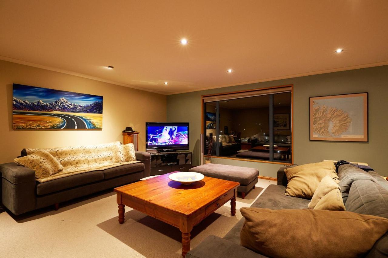 Akaroa Holiday Home Spacious And Quite With Stunning Harbour Views And Close To Town Exterior foto