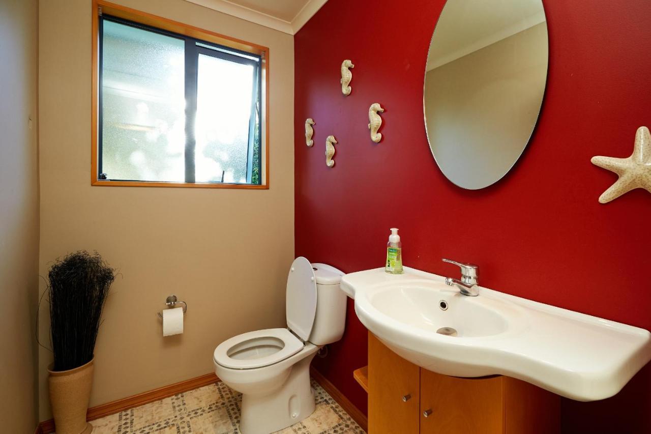 Akaroa Holiday Home Spacious And Quite With Stunning Harbour Views And Close To Town Exterior foto